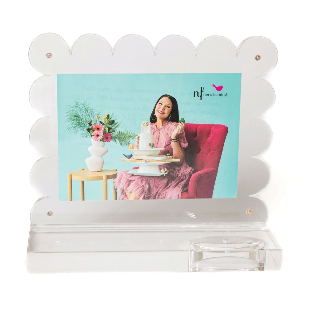 NEW Nora Fleming Clearly A-Nora-Ble Scalloped Acrylic Frame