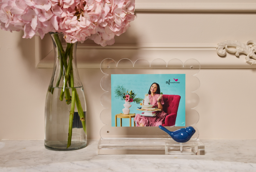NEW Nora Fleming Clearly A-Nora-Ble Scalloped Acrylic Frame